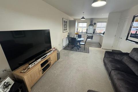 2 bedroom flat for sale, Crick House, Station Avenue, Houlton, Rugby