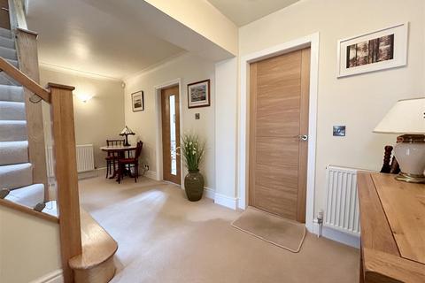 4 bedroom detached house for sale, Lea Drive, Shepley, Huddersfield, HD8 8HA