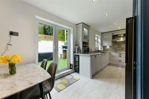 31 Hartley Down, Purley, CR8 4EF