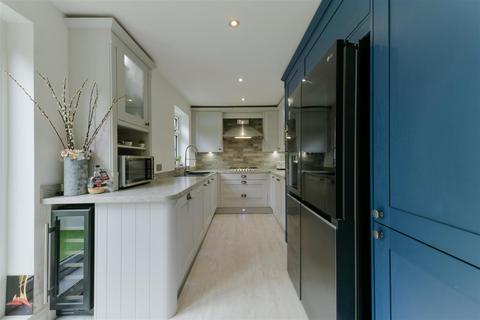 31 Hartley Down, Purley, CR8 4EF