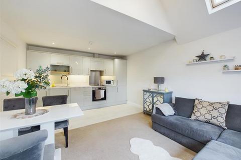 2 bedroom apartment for sale, Saunders Court, Barnwood, Gloucester