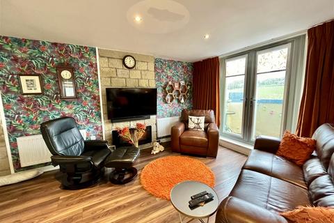 2 bedroom apartment for sale, Park Road, Elland