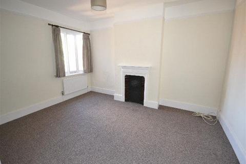 2 bedroom flat to rent, Station Road, Harpenden