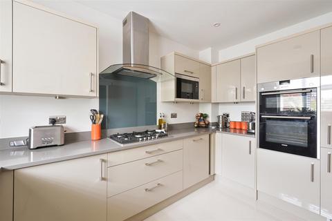 2 Chestnut Way, Epsom, KT17 3DQ
