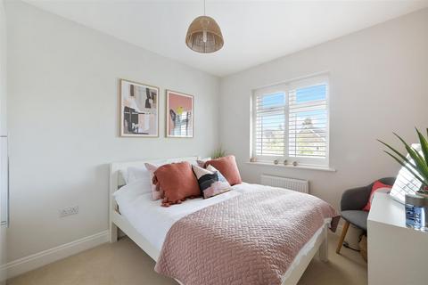 2 Chestnut Way, Epsom, KT17 3DQ