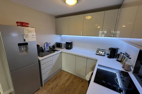 2 bedroom apartment to rent, Jesse Hartley Way, Liverpool