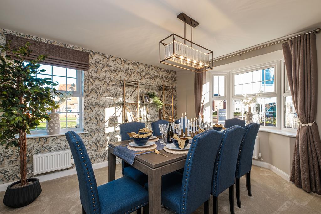 Bay fronted dining room with navy decor