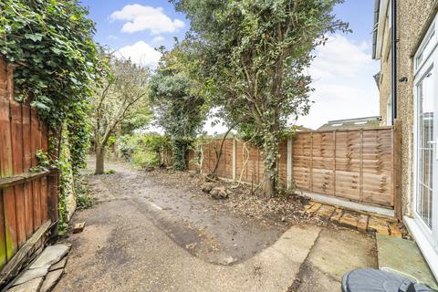 39 Gordon Close, Staines-upon-thames, TW18 1AP