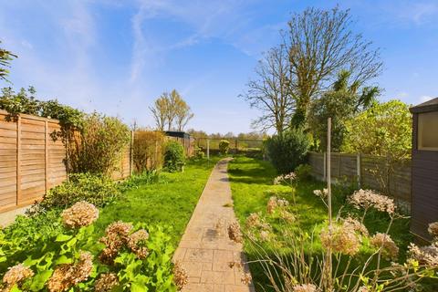 3 bedroom semi-detached house for sale, 6 Radnor Avenue, Welling