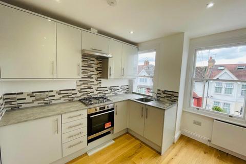 2 bedroom flat to rent, Russell Road, West Hendon, NW9