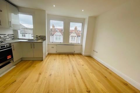 2 bedroom flat to rent, Russell Road, West Hendon, NW9