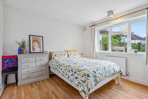 2 bedroom maisonette for sale, Oakhall Drive, Sunbury-on-Thames, Surrey