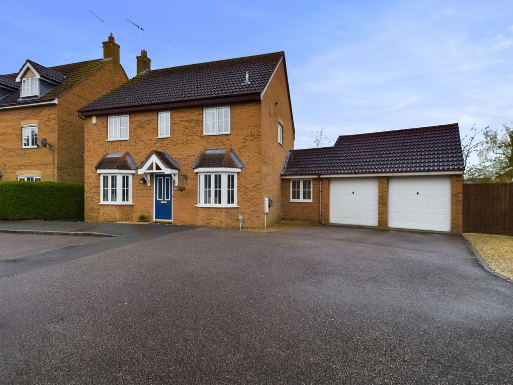 Clark Crescent, Towcester, NN12 4 bed detached house for sale £525,000