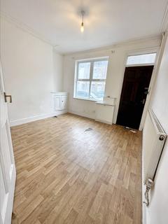 3 bedroom end of terrace house to rent, Burder Street, Loughborough LE11
