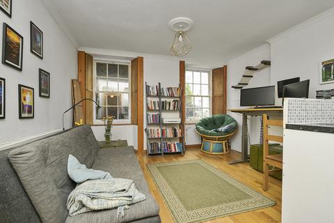 13a Annfield, Edinburgh, EH6 4JF