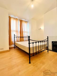 3 bedroom terraced house to rent, Troughton Road, London
