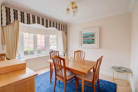 67 Appletrees Crescent, Bromsgrove, B61 0UD