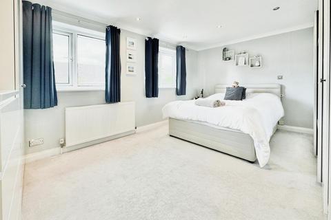 8 Sytch Lane, Wombourne, Wolverhampton, WV5 0NF