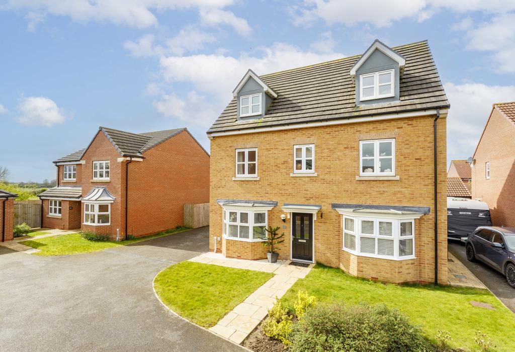 Overend Avenue, Pocklington 5 bed detached house £500,000