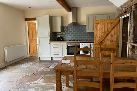 4 bedroom semi-detached house to rent, 2 Highfields, Huddersfield, HD1