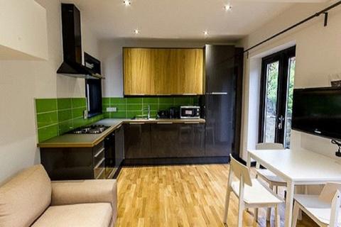 3 bedroom bungalow to rent, Huddersfield, Huddersfield HD4