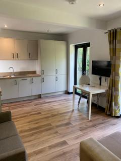 3 bedroom bungalow to rent, 64 Newsome Road, Huddersfield, HD4