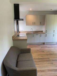 3 bedroom bungalow to rent, 64 Newsome Road, Huddersfield, HD4