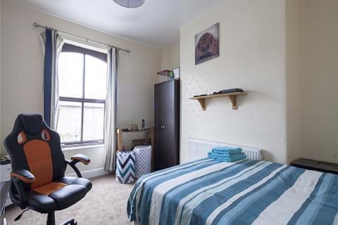 3 bedroom terraced house to rent, 17 Brook Street, Huddersfield, HD5