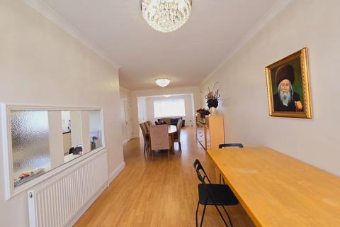 25 Alba Gardens, London, NW11 9NS