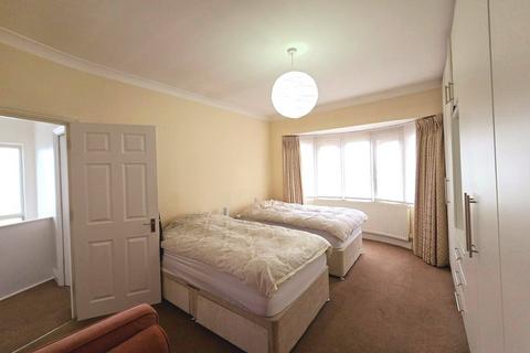 25 Alba Gardens, London, NW11 9NS