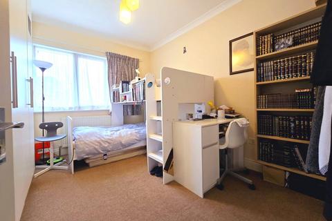 25 Alba Gardens, London, NW11 9NS