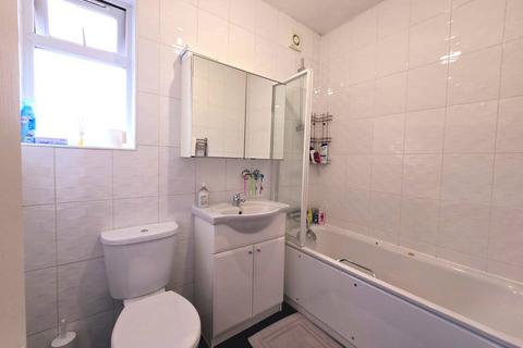 25 Alba Gardens, London, NW11 9NS