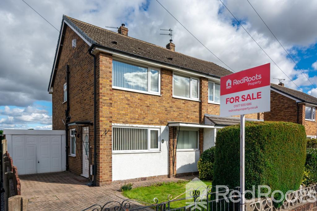 Denholme Meadow, Pontefract WF9 3 bed semidetached house for sale £
