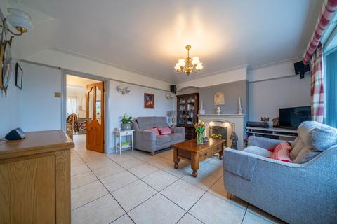3 bedroom cottage for sale, Runnells Lane, Thornton, L23