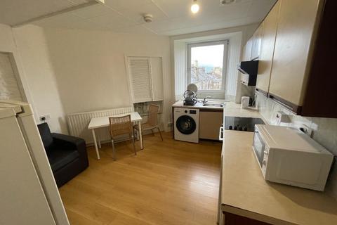 3 bedroom flat to rent, Bruce Street, Stirling Town, Stirling, FK8