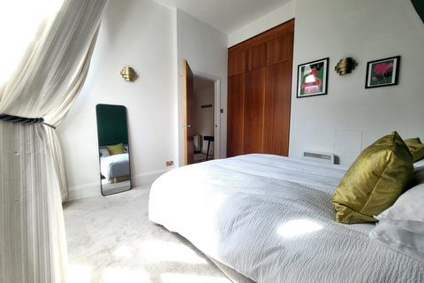 1 bedroom flat to rent, Forum Magnum Square, London, SE1