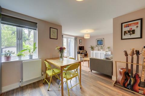 2 bedroom flat for sale, Bampton Road, Forest Hill, London, SE23