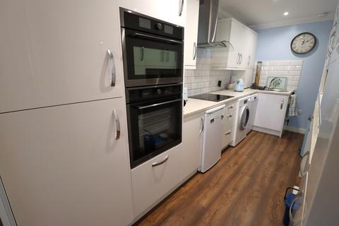 2 bedroom flat for sale, Carlton Avenue, Westcliff-on-Sea, SS0