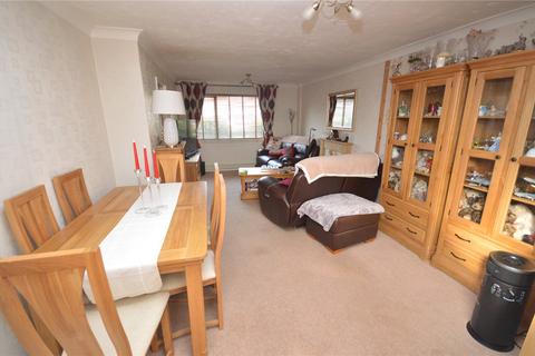 3 bedroom terraced house for sale, Elm Park Close, Houghton Regis, Dunstable, Bedfordshire, LU5