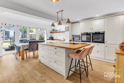 40 Broadwheel Road, Helpston, Peterborough, PE6 7EE