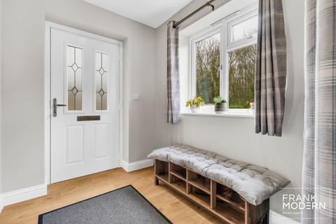 40 Broadwheel Road, Helpston, Peterborough, PE6 7EE