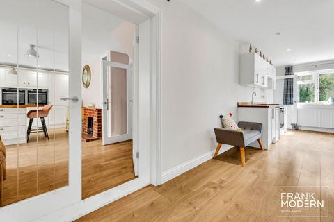 40 Broadwheel Road, Helpston, Peterborough, PE6 7EE