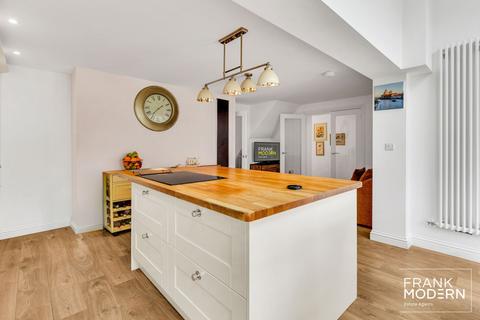 40 Broadwheel Road, Helpston, Peterborough, PE6 7EE