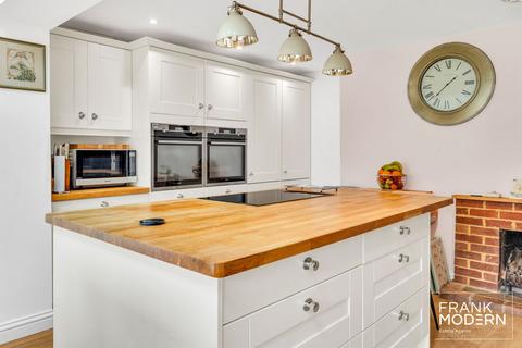 40 Broadwheel Road, Helpston, Peterborough, PE6 7EE