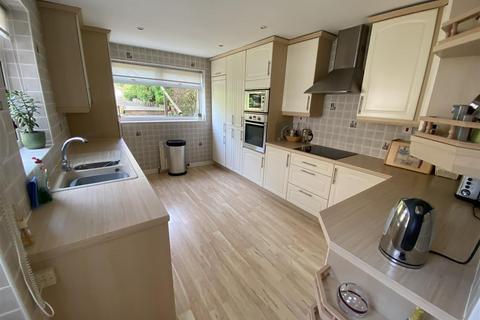 4 bedroom detached house for sale, Okus Road, Swindon SN1