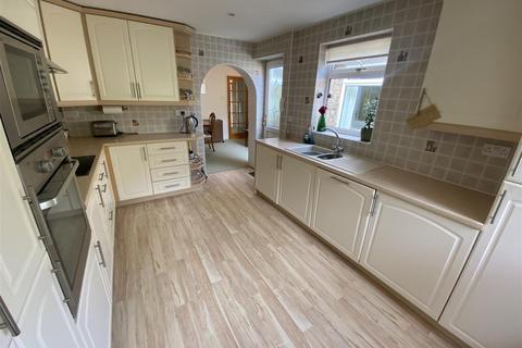 4 bedroom detached house for sale, Okus Road, Swindon SN1