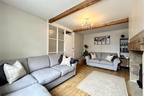 2 bedroom cottage for sale, Penistone Road, Kirkburton, Huddersfield, HD8 0PE