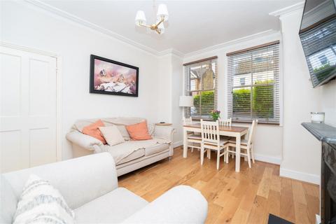 2 bedroom apartment for sale, Carlyle Road, Ealing