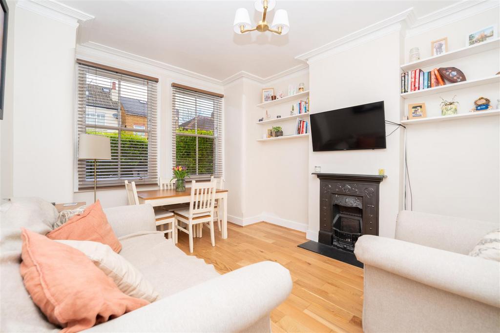 Carlyle Road, Ealing 2 bed apartment for sale £535,000