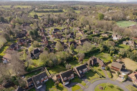 10 Cherry Orchard, Ashtead, KT21 1HS
